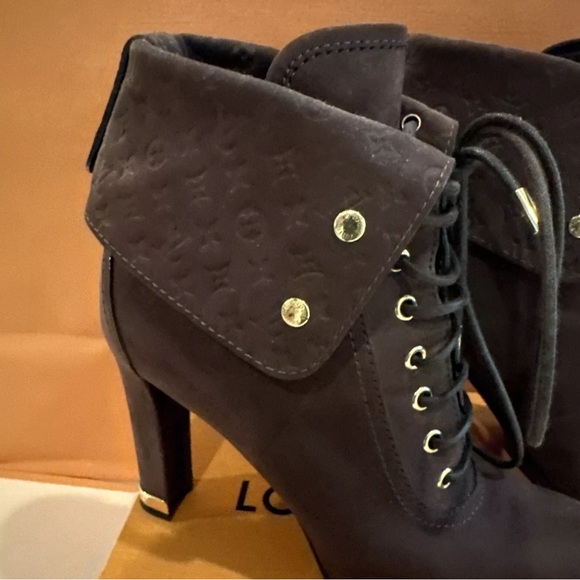 Louis Vuitton Suede Short Boots - Picture 5 of 16